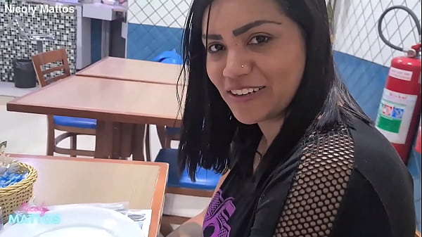 Achou que ia dormir sem me foder bebi tudinho a porra do Anão Pitoco